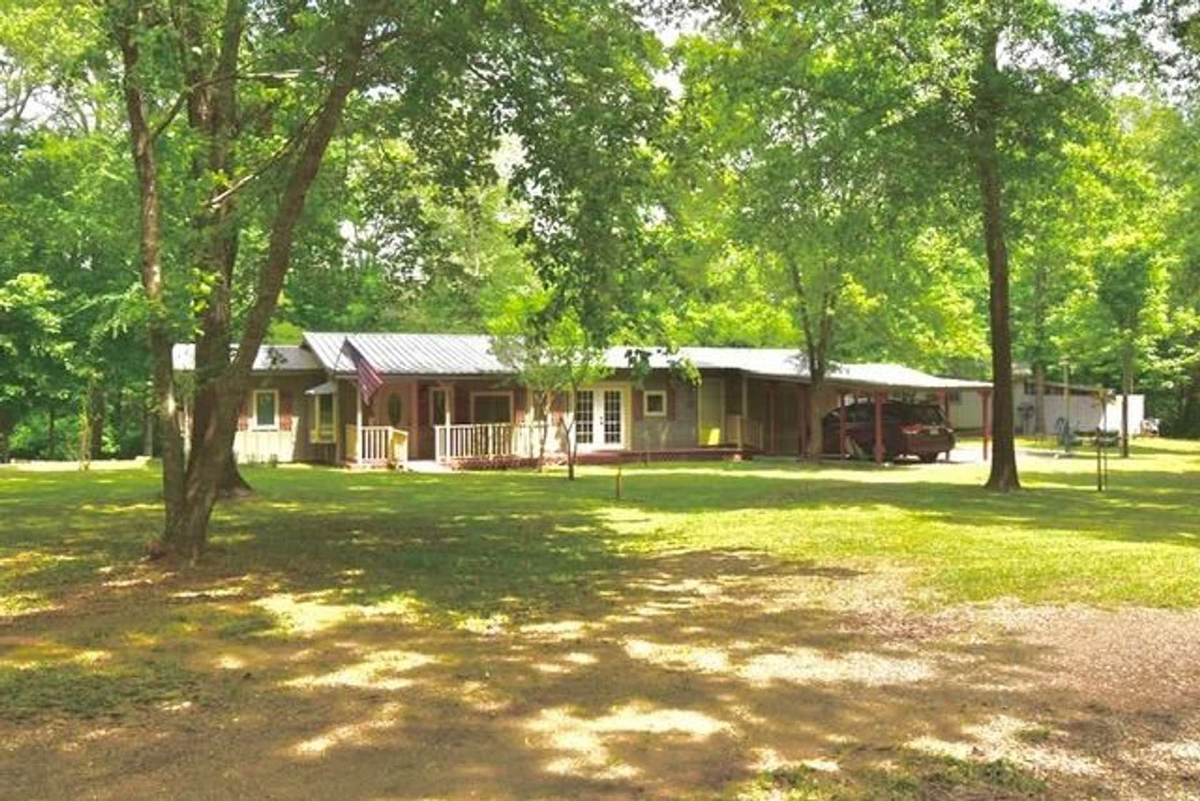 7.33 Acres of Land with Home for Sale in Texarkana, Arkansas
