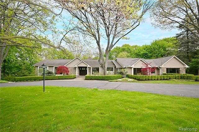 2 Acres of Land with Home for Sale in Bloomfield Hills, Michigan