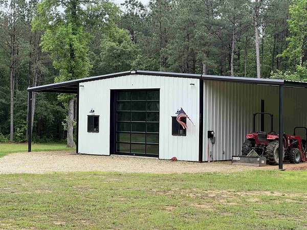 16 Acres of Recreational Land with Home for Sale in Texarkana, Arkansas