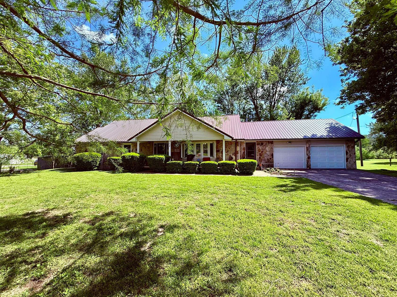 3.1 Acres of Land with Home for Sale in Mountain Grove, Missouri
