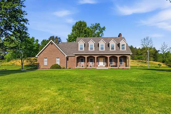 13.9 Acres of Recreational Land with Home for Sale in Somerset, Kentucky