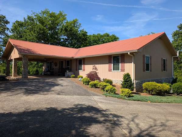 19 Acres of Land with Home for Sale in Carthage, Tennessee