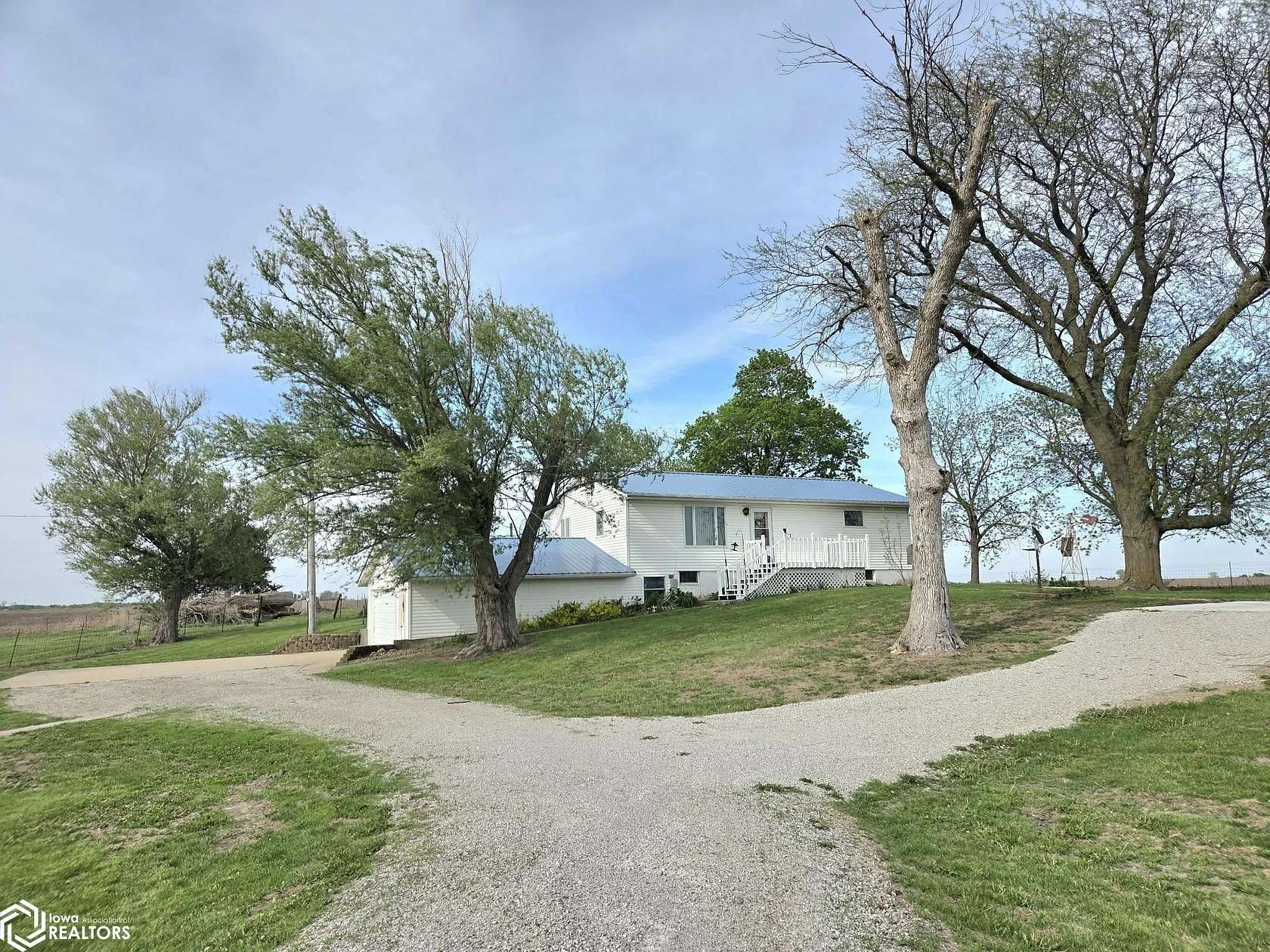 5.52 Acres of Land with Home for Sale in Mount Pleasant, Iowa