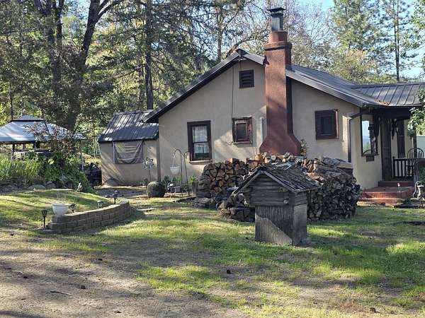1 Acre of Land with Home for Sale in Medford, Oregon