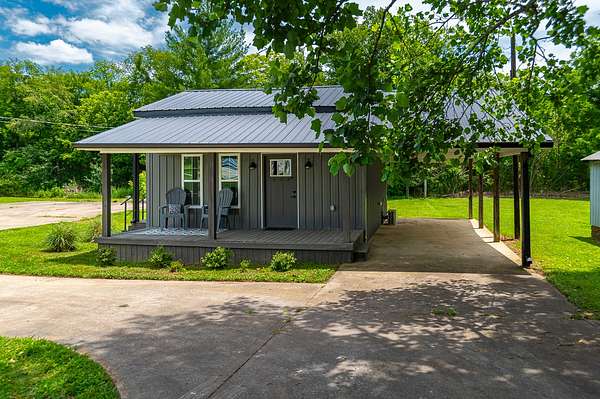 1.5 Acres of Land with Home for Sale in Fayetteville, Tennessee