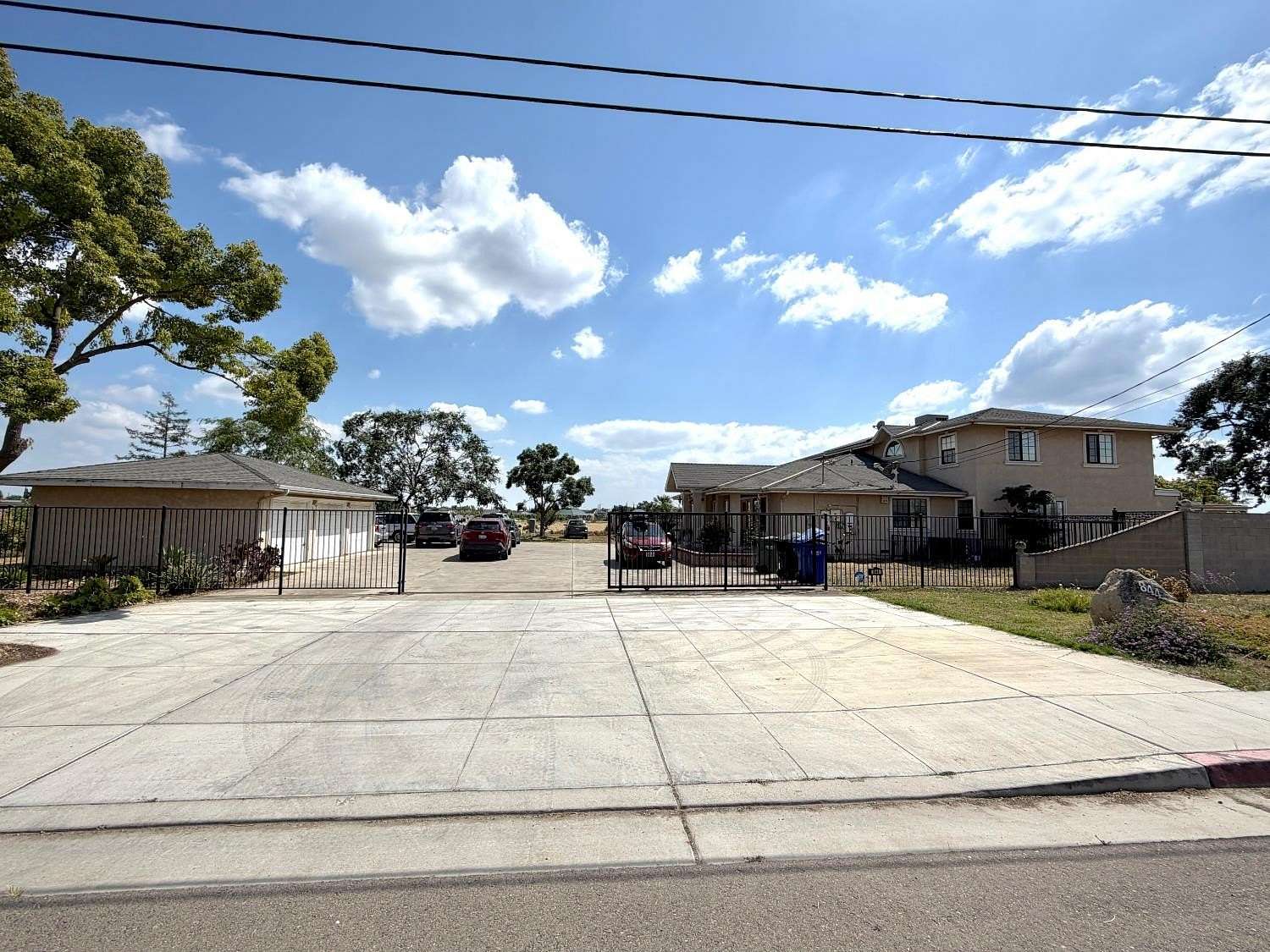 6.6 Acres of Land with Home for Sale in Dinuba, California