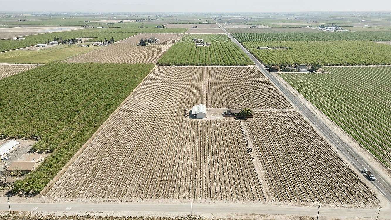 19 Acres of Land with Home for Sale in Fresno, California