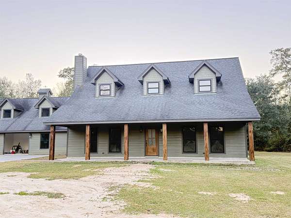 2.8 Acres of Land with Home for Sale in Vidor, Texas