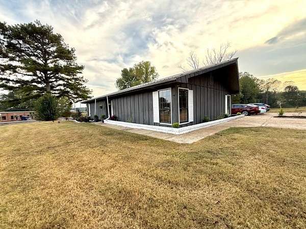 4 Acres of Land with Home for Sale in Blue Mountain, Mississippi