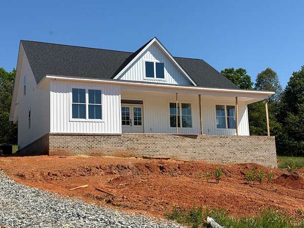 2.18 Acres of Land with Home for Sale in Appomattox, Virginia