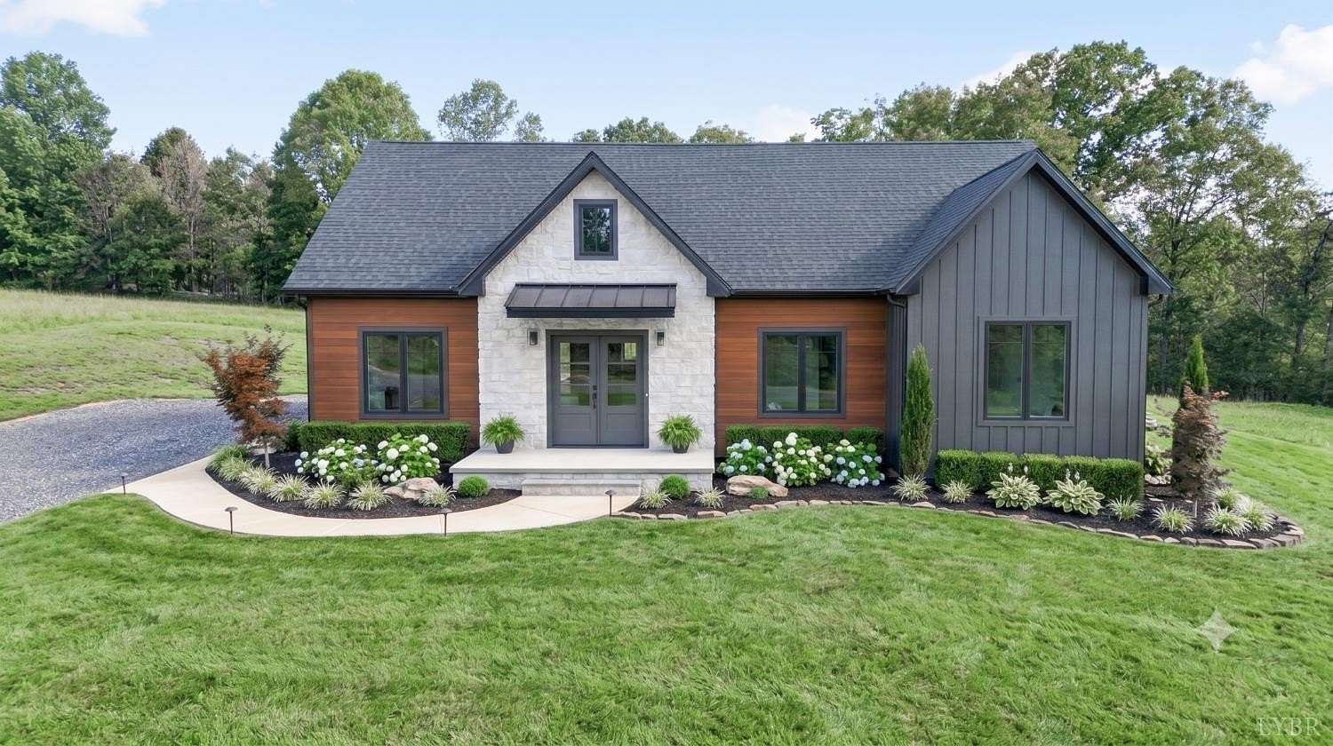 2.18 Acres of Land with Home for Sale in Appomattox, Virginia