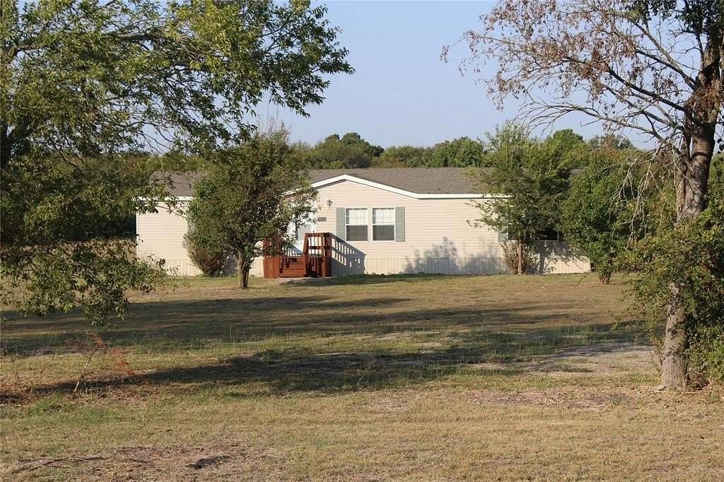 5 Acres of Land with Home for Lease in Farmersville, Texas