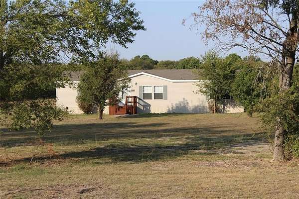 5 Acres of Land with Home for Lease in Farmersville, Texas