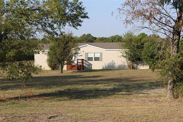 5 Acres of Land with Home for Lease in Farmersville, Texas