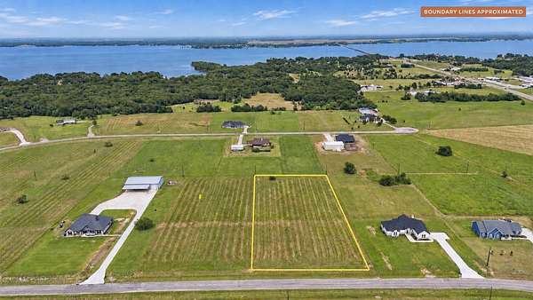 2 Acres of Residential Land for Sale in Corsicana, Texas