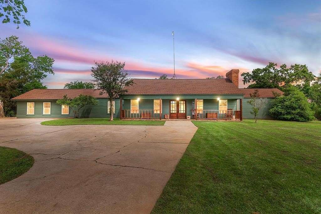 19.7 Acres of Land with Home for Sale in Kaufman, Texas