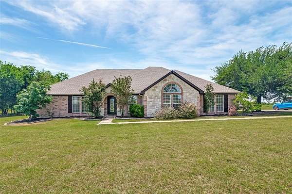 6 Acres of Land with Home for Sale in Nevada, Texas