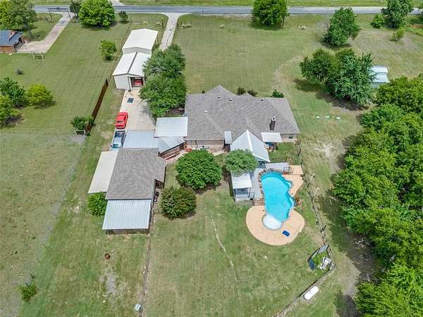 6 Acres of Land with Home for Sale in Nevada, Texas