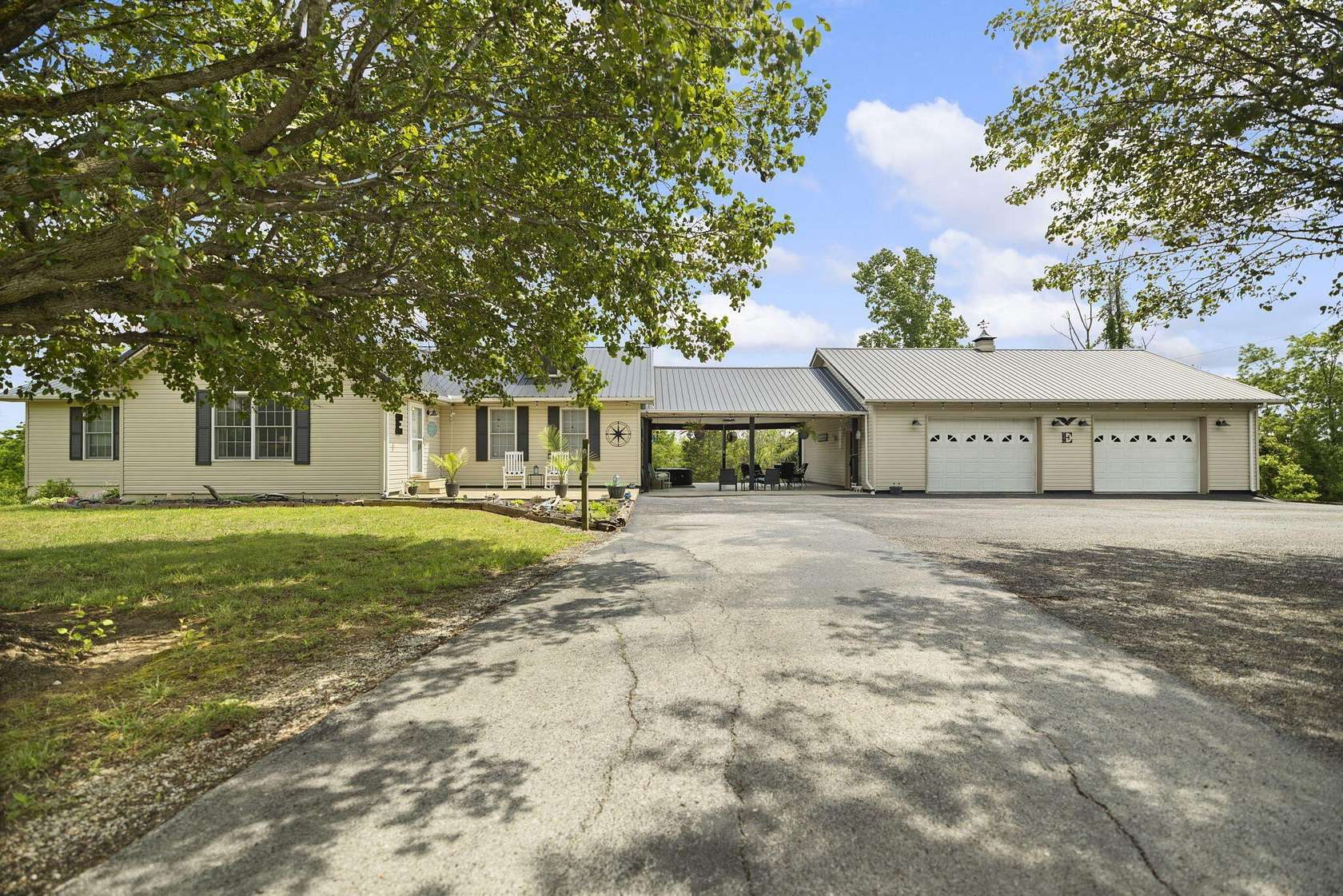 8.64 Acres of Land with Home for Sale in Nancy, Kentucky