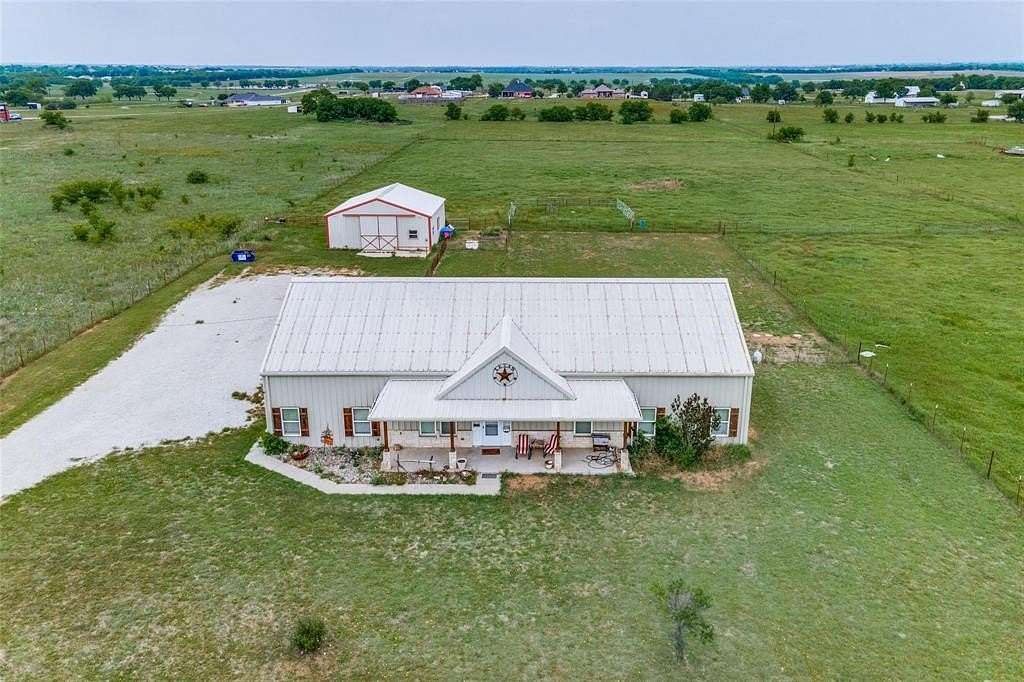 8 Acres of Land with Home for Lease in Krum, Texas