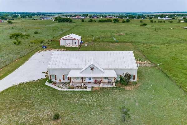 8 Acres of Land with Home for Lease in Krum, Texas