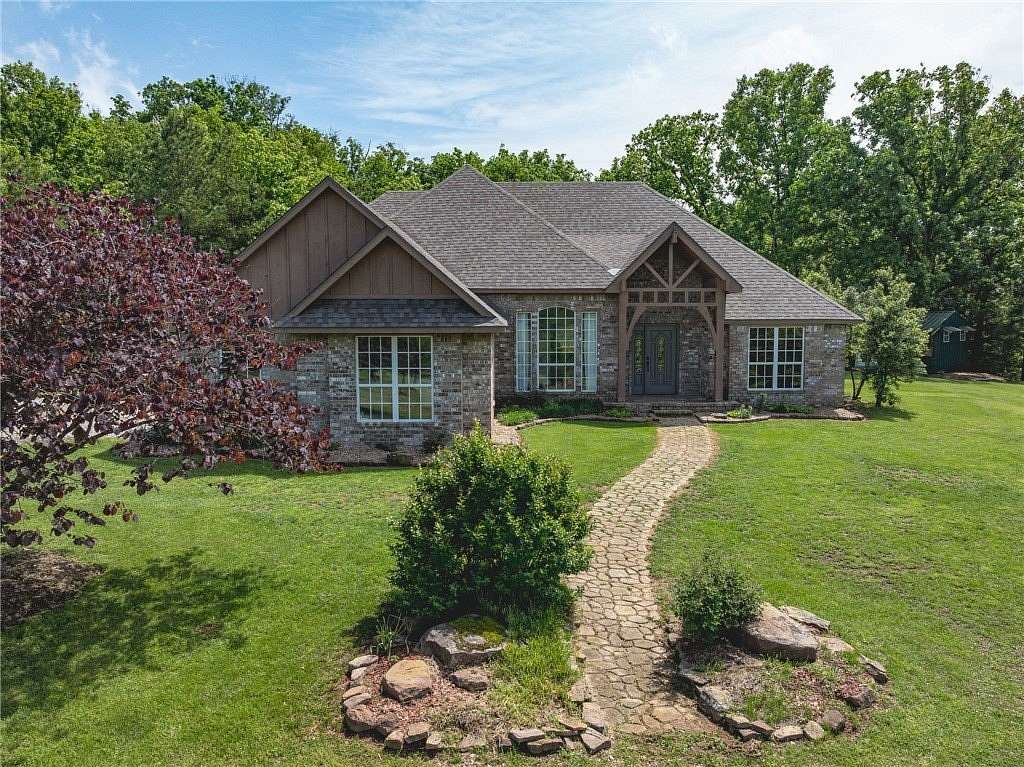 20 Acres of Land with Home for Sale in Fayetteville, Arkansas