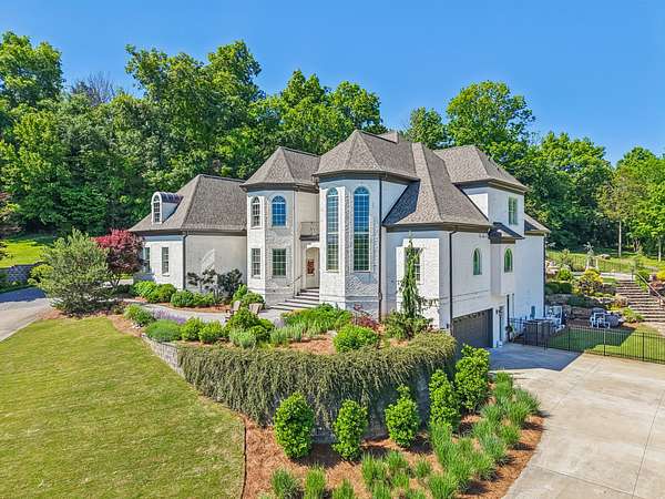 15.2 Acres of Land with Home for Sale in Franklin, Tennessee