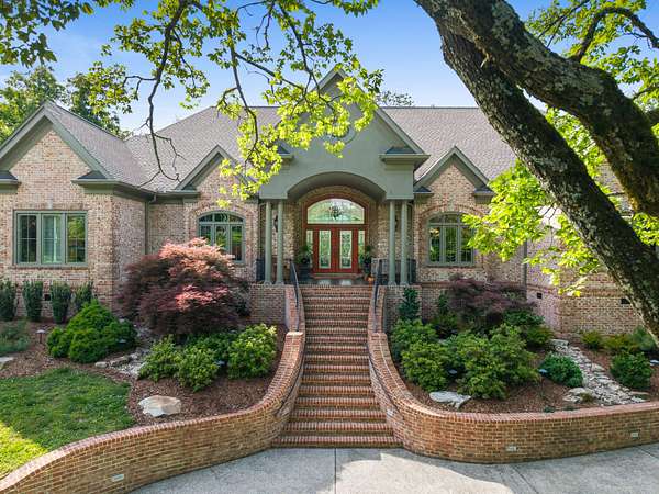 5 Acres of Land with Home for Sale in Franklin, Tennessee