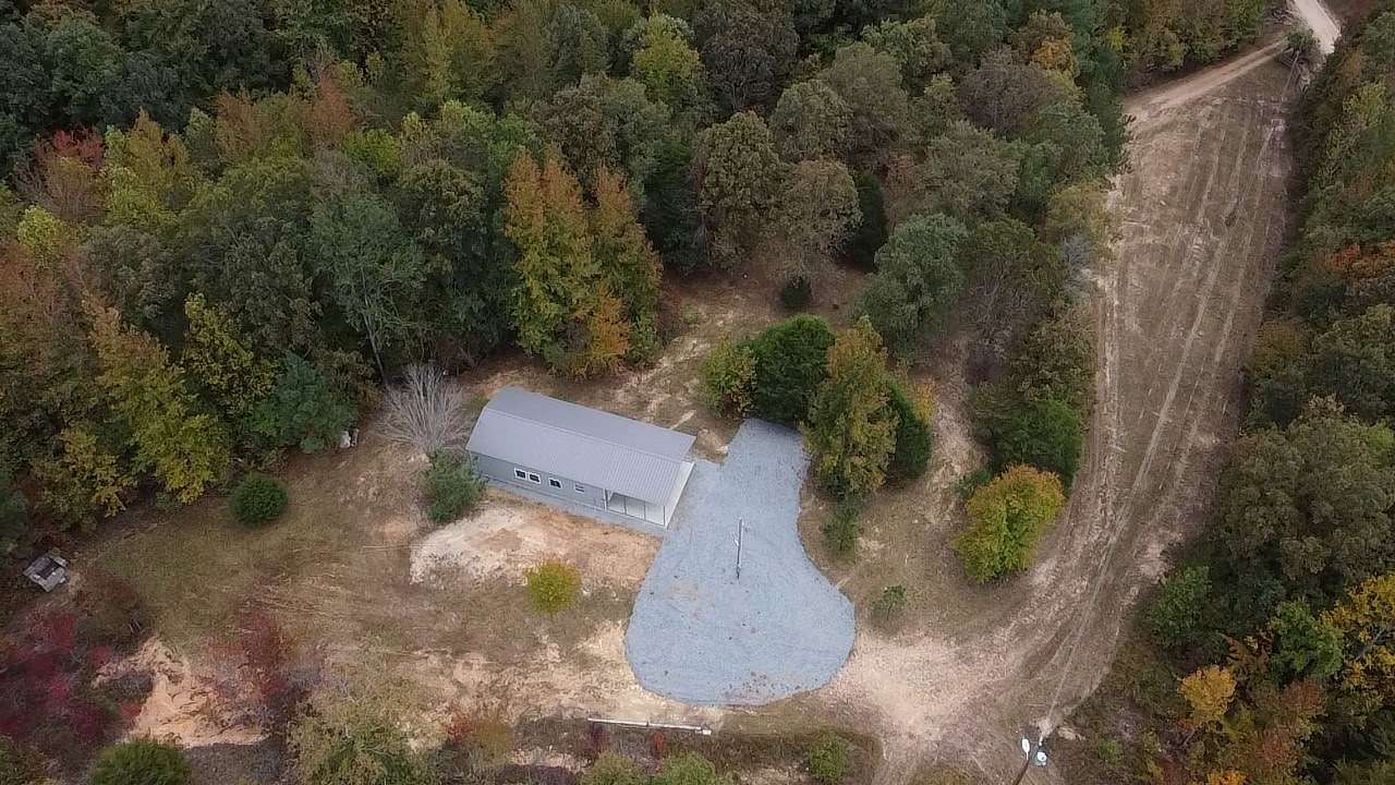 8 Acres of Residential Land for Sale in Hurricane Mills, Tennessee