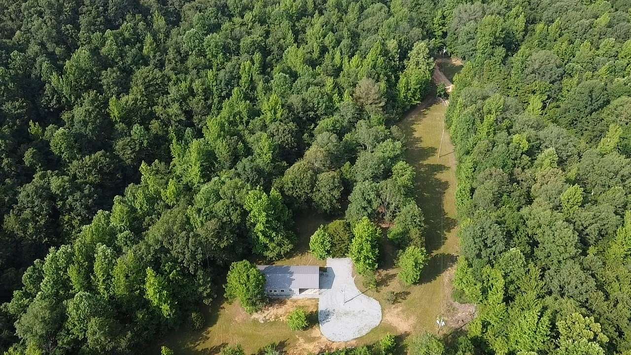 8 Acres of Residential Land for Sale in Hurricane Mills, Tennessee