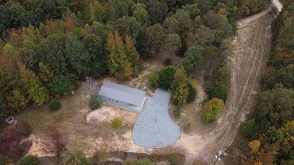 8 Acres of Residential Land for Sale in Hurricane Mills, Tennessee