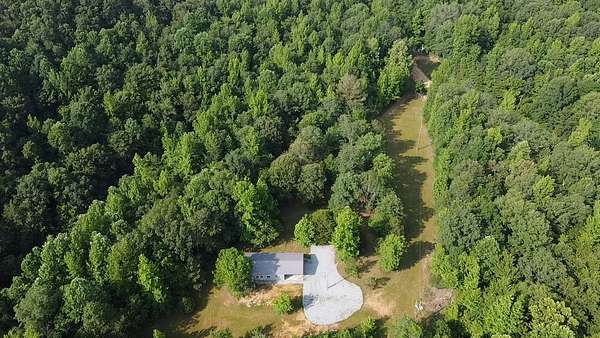 8 Acres of Residential Land for Sale in Hurricane Mills, Tennessee