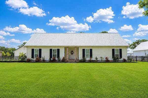 1.75 Acres of Land with Home for Sale in Thibodaux, Louisiana