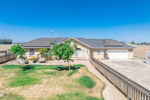 19 Acres of Land with Home for Sale in Lemoore, California