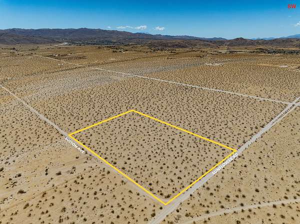 5 Acres of Residential Land for Sale in Joshua Tree, California