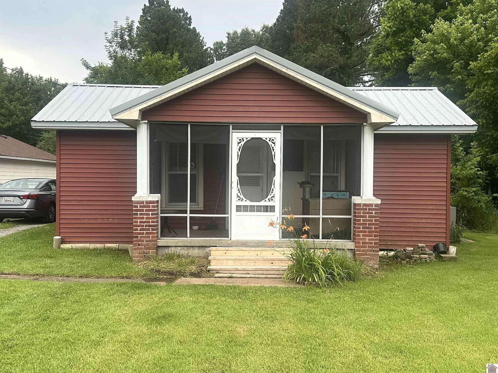 1.65 Acres of Land with Home for Sale in Paducah, Kentucky