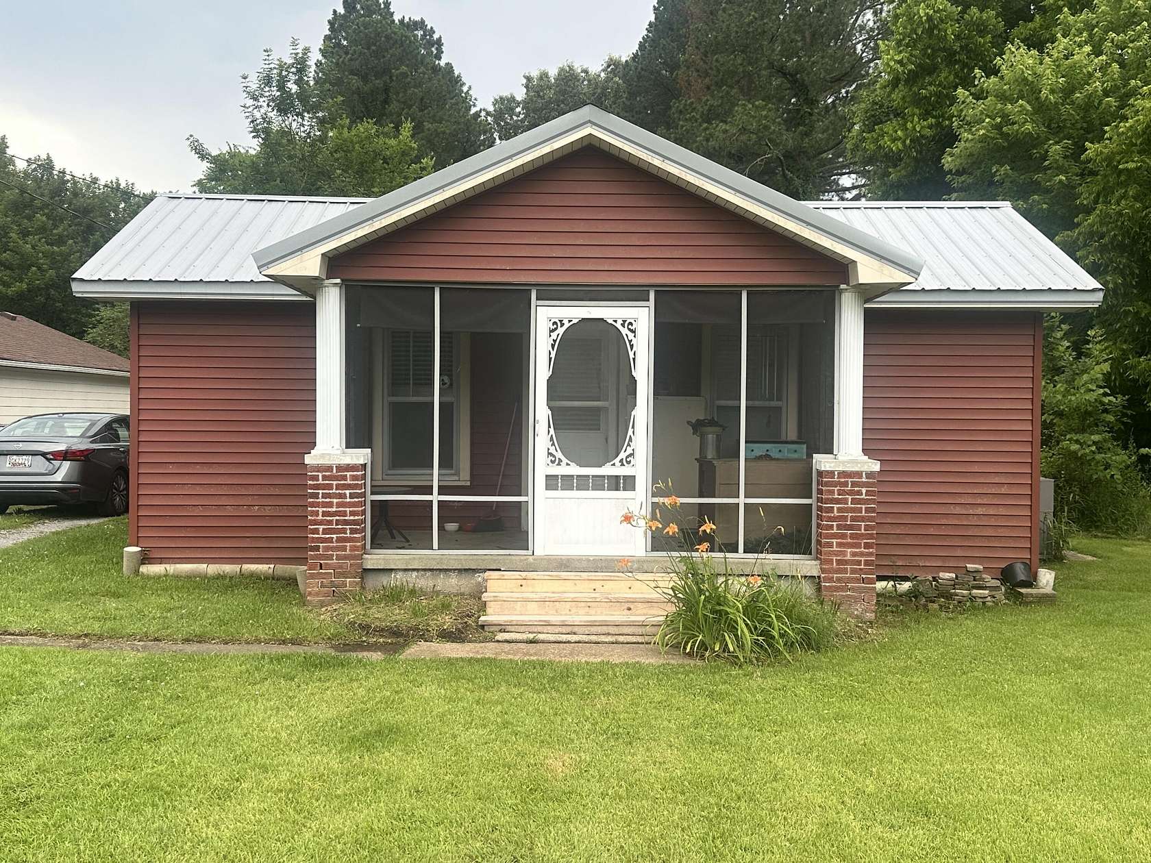 1.65 Acres of Land with Home for Sale in Paducah, Kentucky