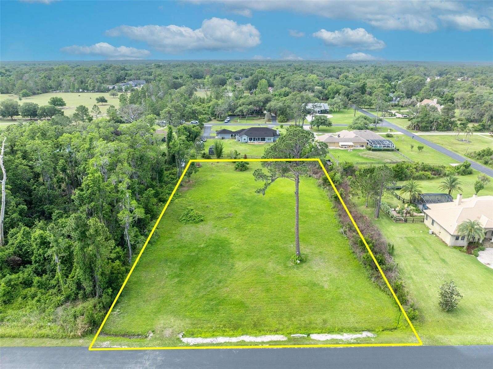 1 Acre of Residential Land for Sale in Tavares, Florida