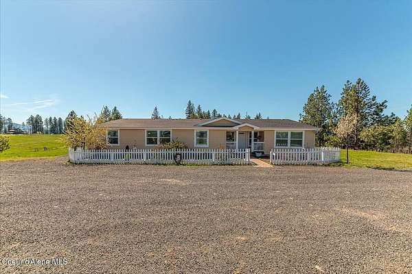 20 Acres of Land with Home for Sale in Plummer, Idaho