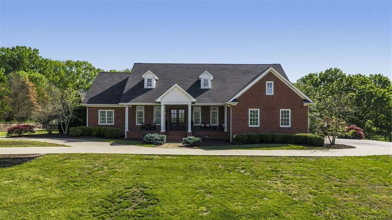 7 Acres of Land with Home for Sale in Edmonton, Kentucky