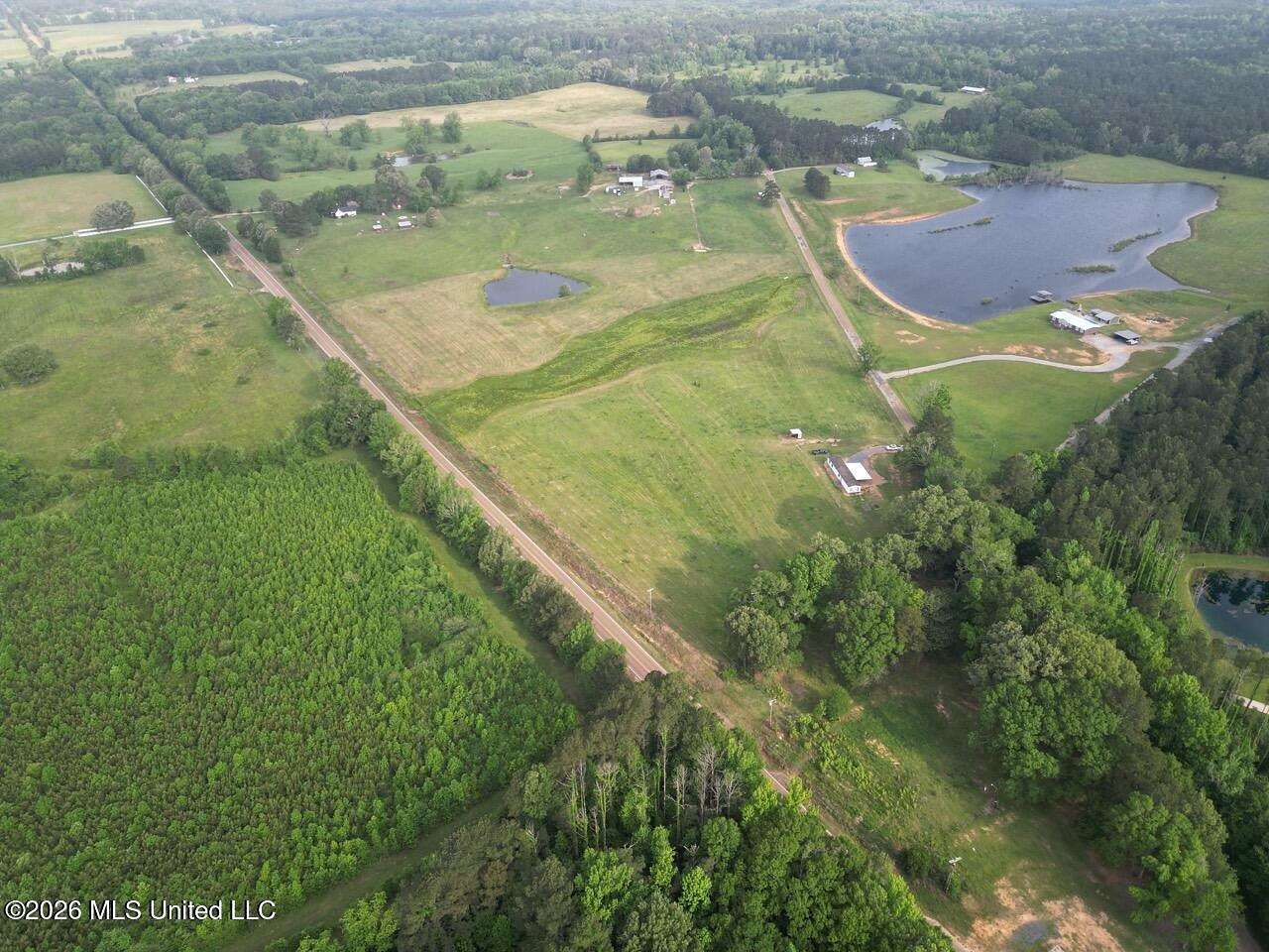 37 Acres of Land with Home for Sale in Centreville, Mississippi
