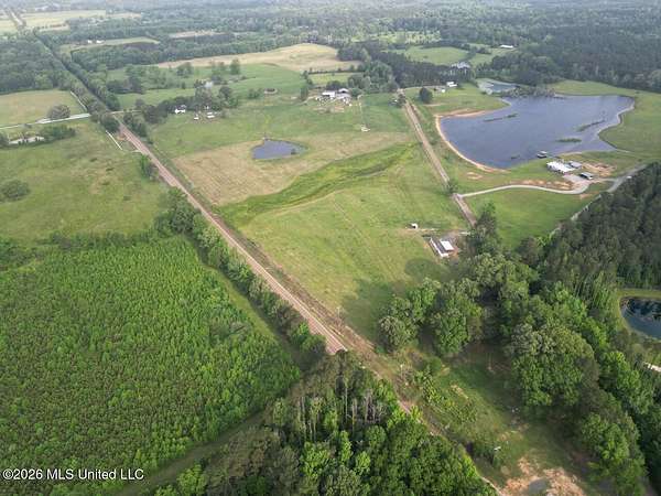 37 Acres of Land with Home for Sale in Centreville, Mississippi