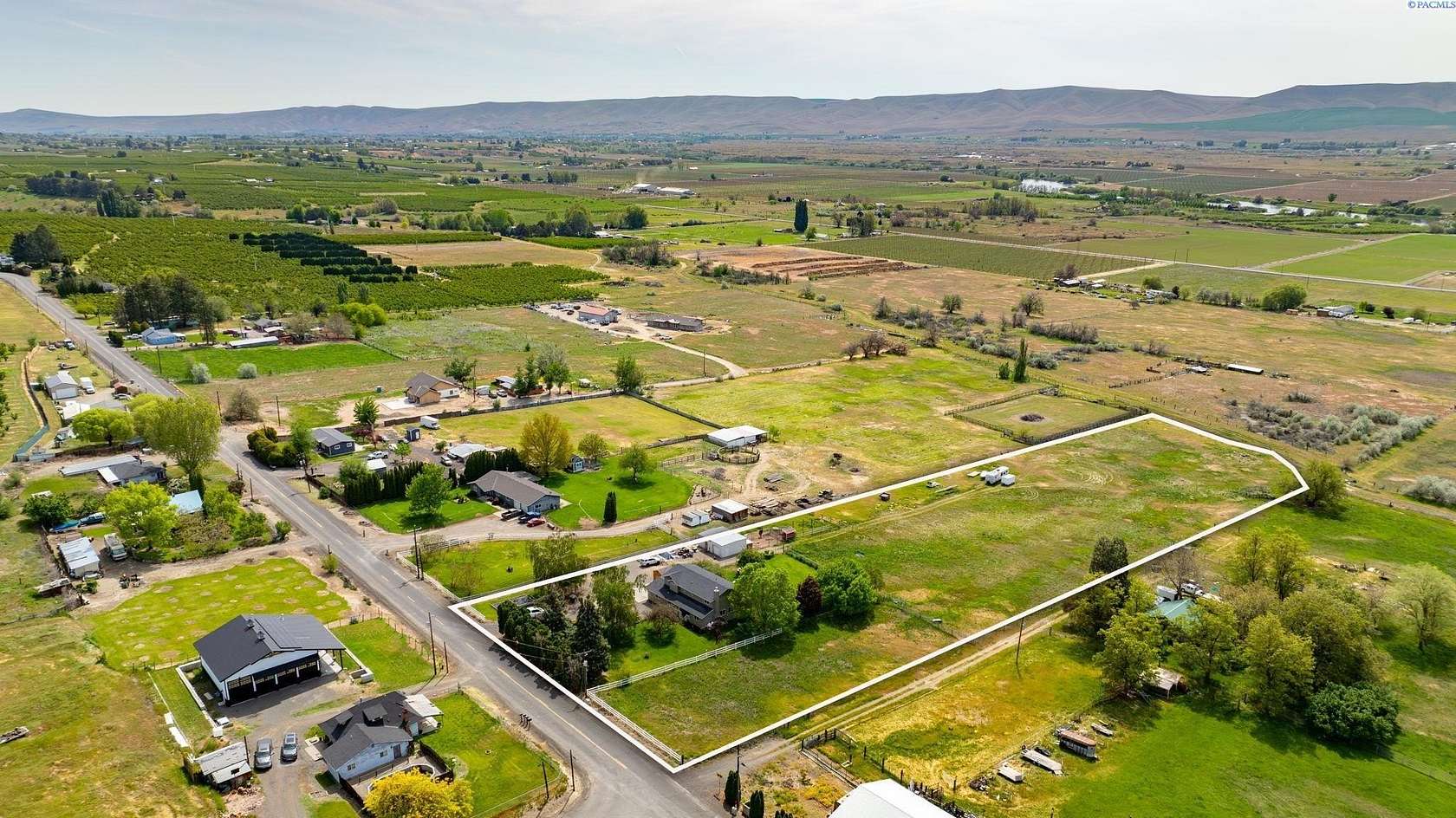 5 Acres of Land with Home for Sale in Grandview, Washington