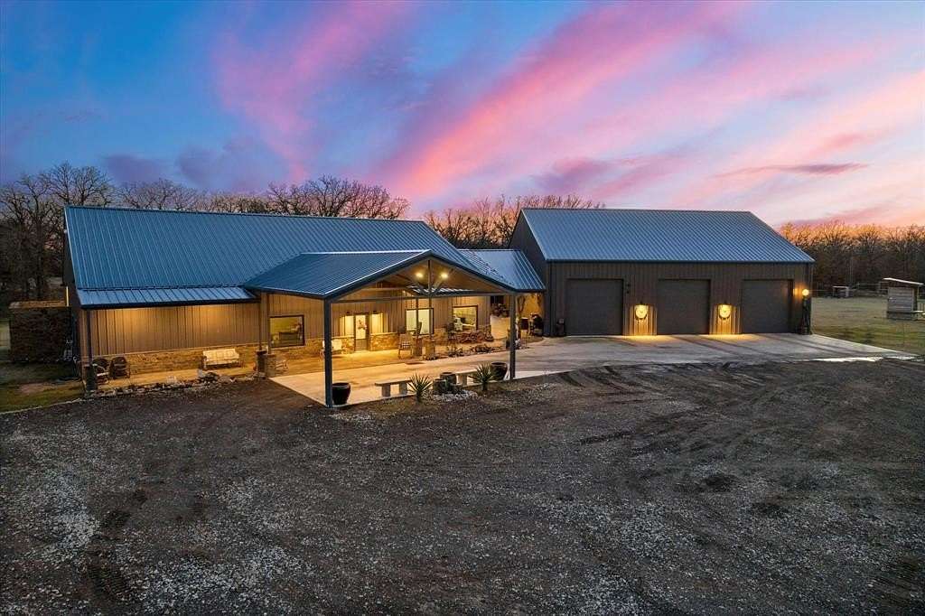 18.7 Acres of Land with Home for Sale in Mabank, Texas