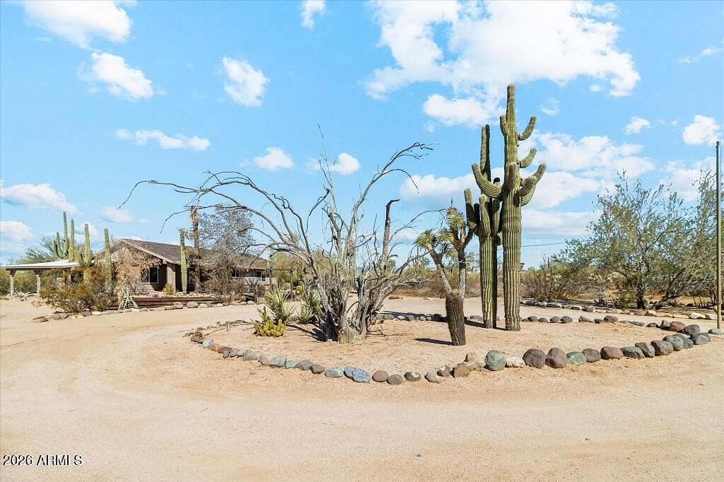 2.5 Acres of Land with Home for Sale in Scottsdale, Arizona