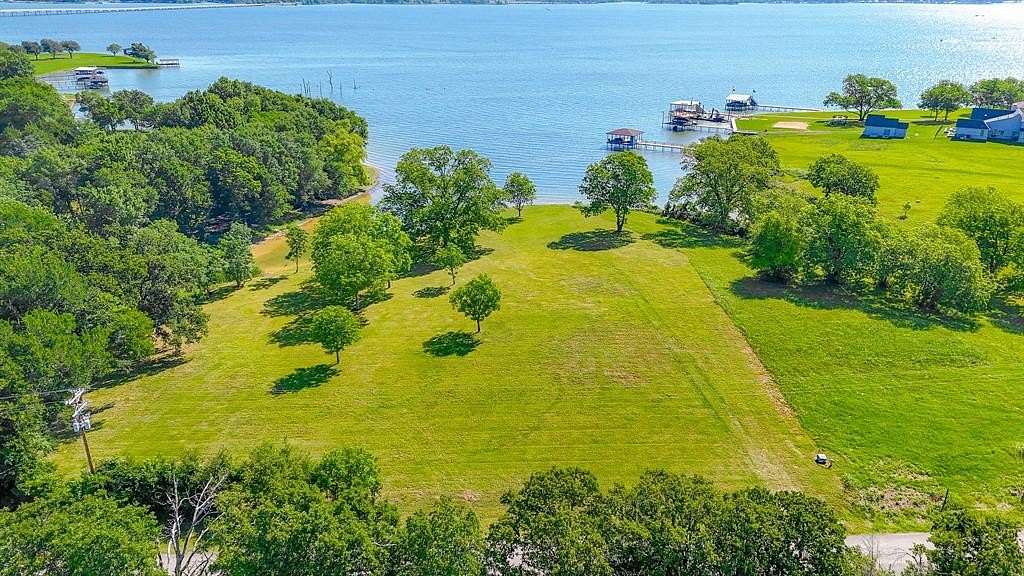 2 Acres of Residential Land for Sale in Corsicana, Texas