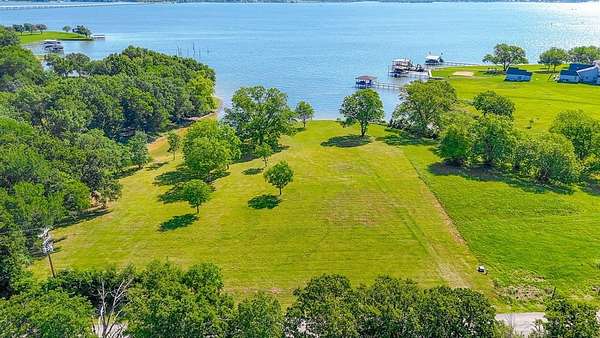 2 Acres of Residential Land for Sale in Corsicana, Texas