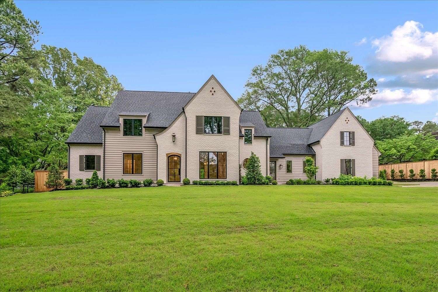 1.5 Acres of Land with Home for Sale in Memphis, Tennessee