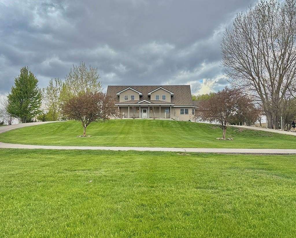 6.4 Acres of Land with Home for Sale in Fort Dodge, Iowa