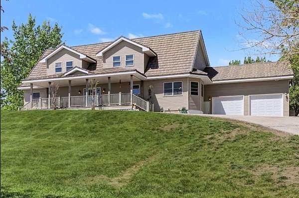 6.4 Acres of Land with Home for Sale in Fort Dodge, Iowa